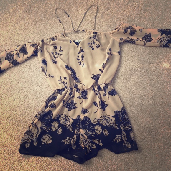 PRICE DROP‼️ SALE❗️Beige and black romper - Picture 1 of 3